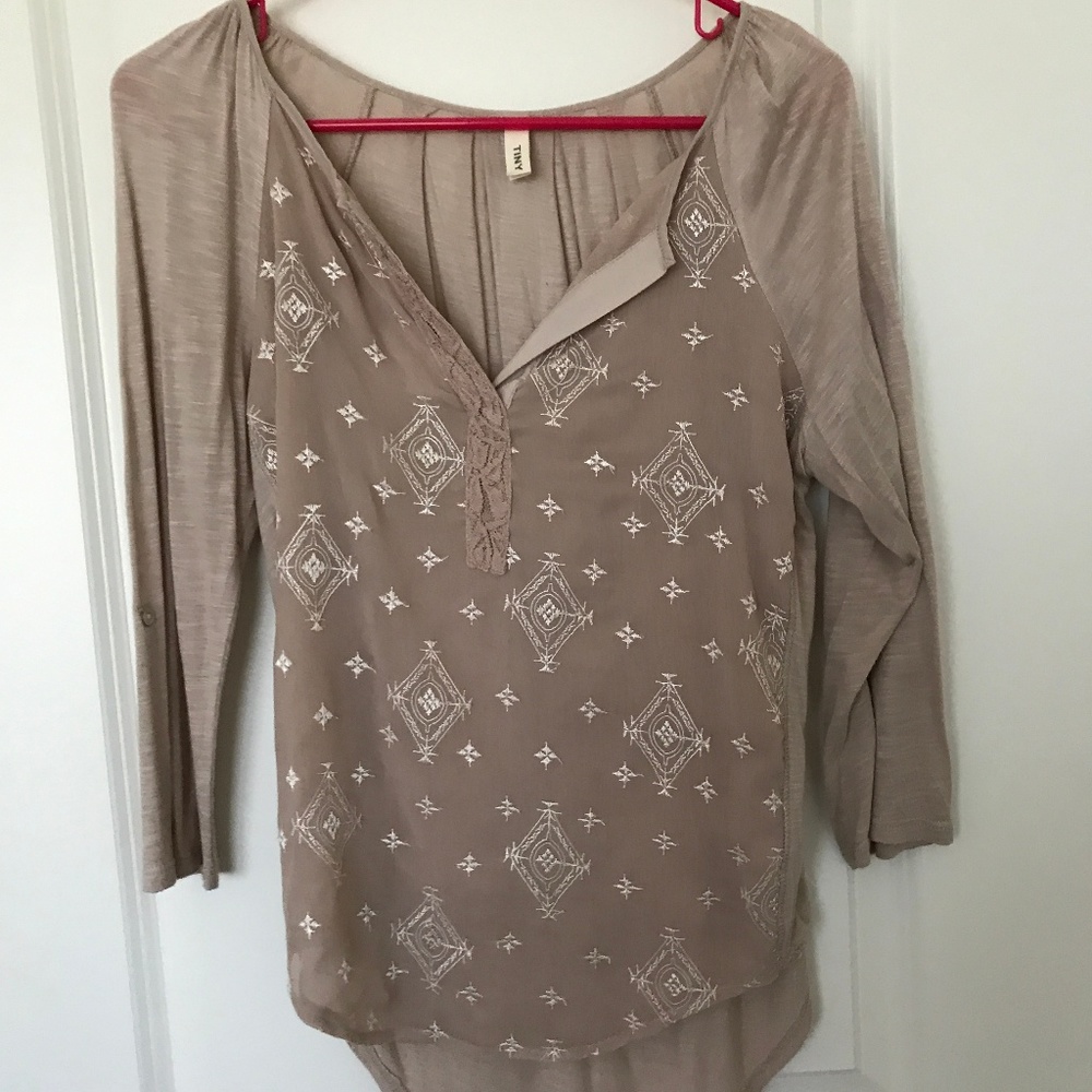 TINY SWEATER, SIZE XS.